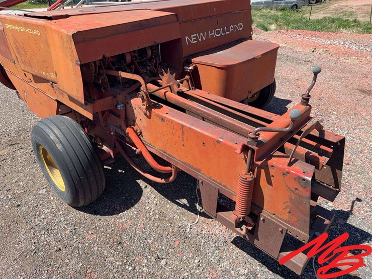 new-holland-320-image-16