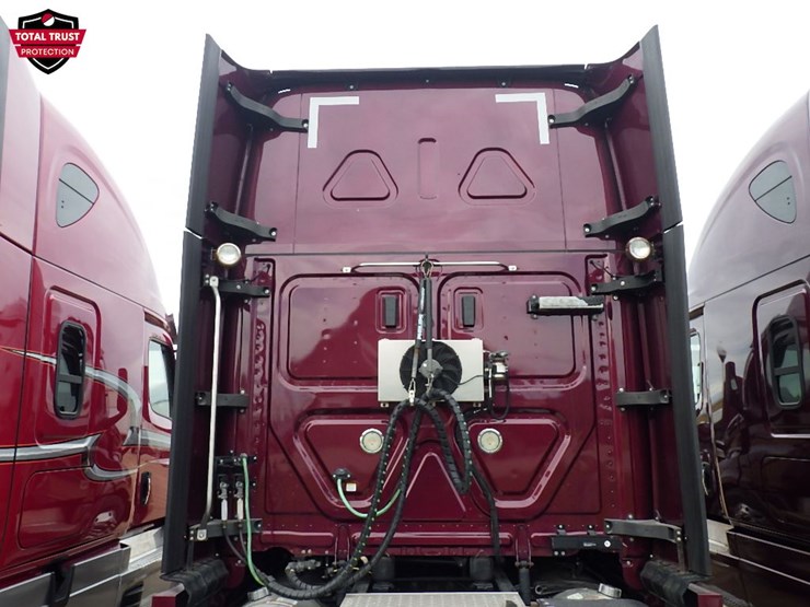 2021-freightliner-cascadia-126-image-15