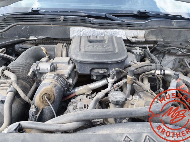 2015-chevrolet-3500-image-24