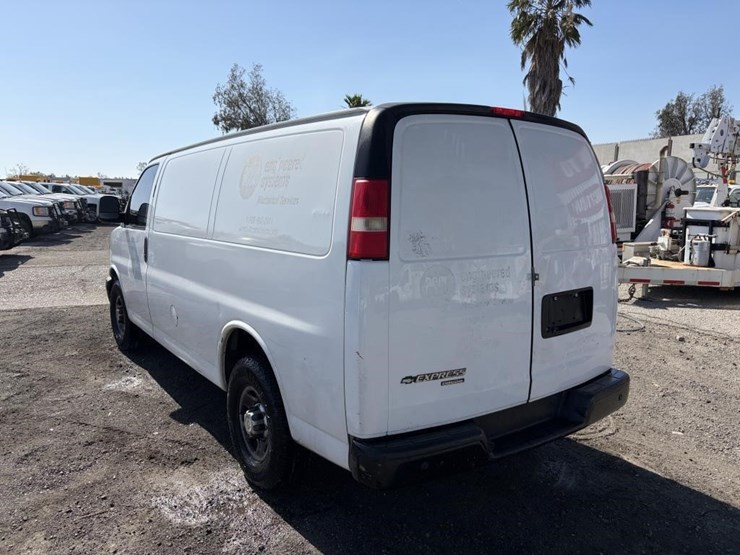 2014-chevrolet-express-2500-image-4