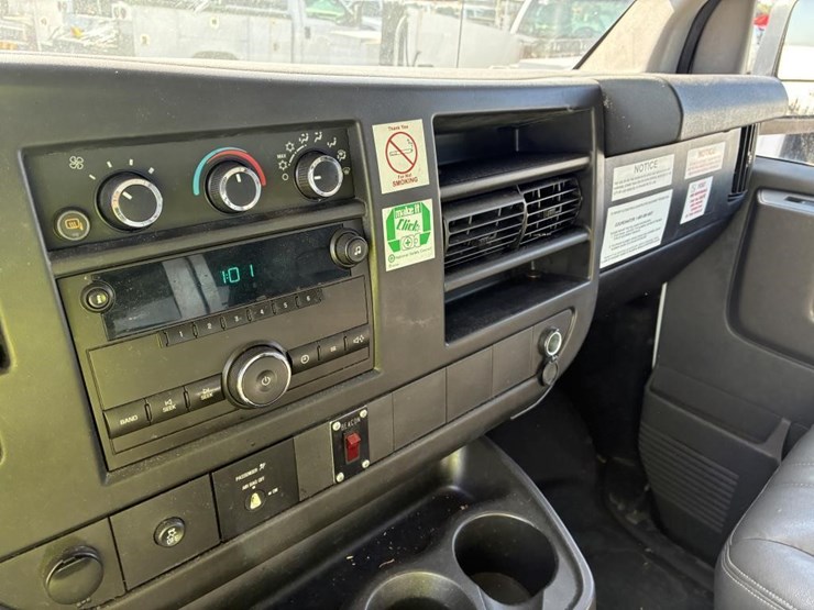 2014-chevrolet-express-3500-image-16