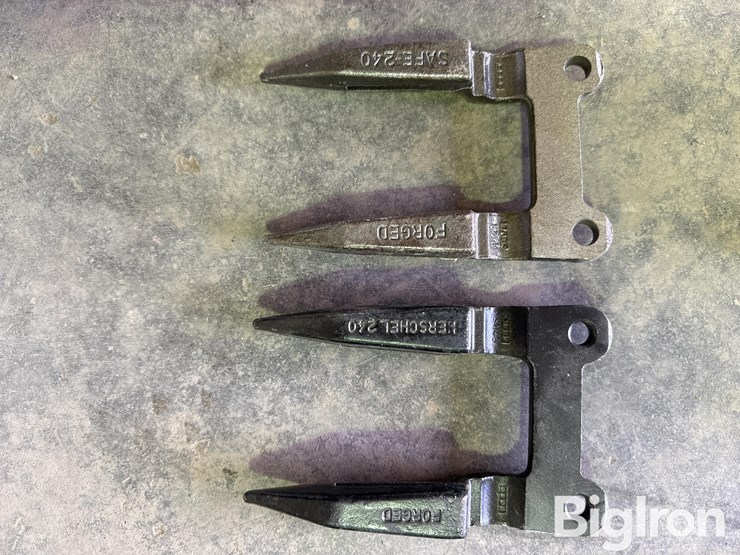 john-deere-assorted-header-parts-image-7