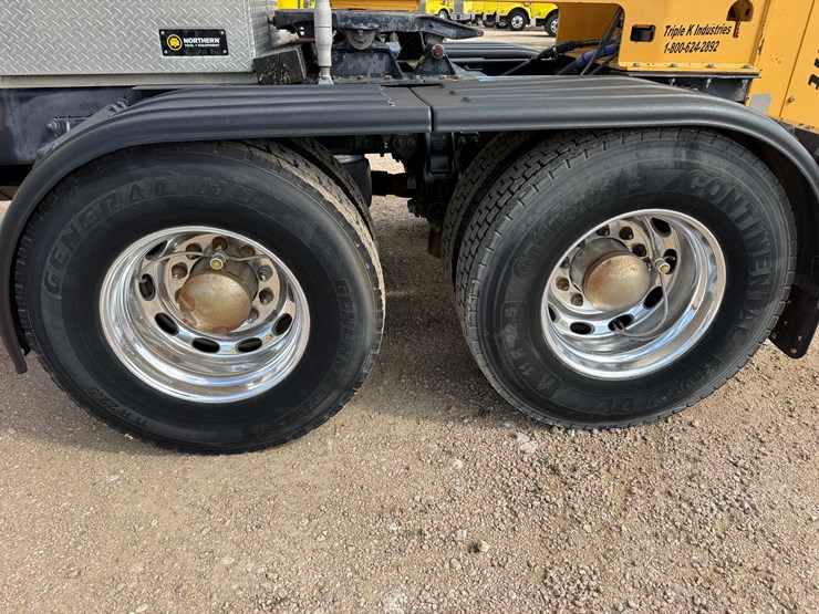2012-peterbilt-389-image-17