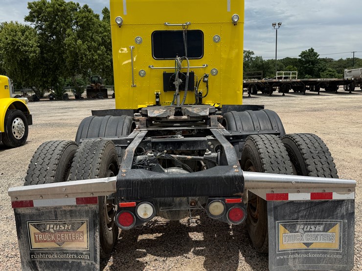 2015-peterbilt-389-image-6