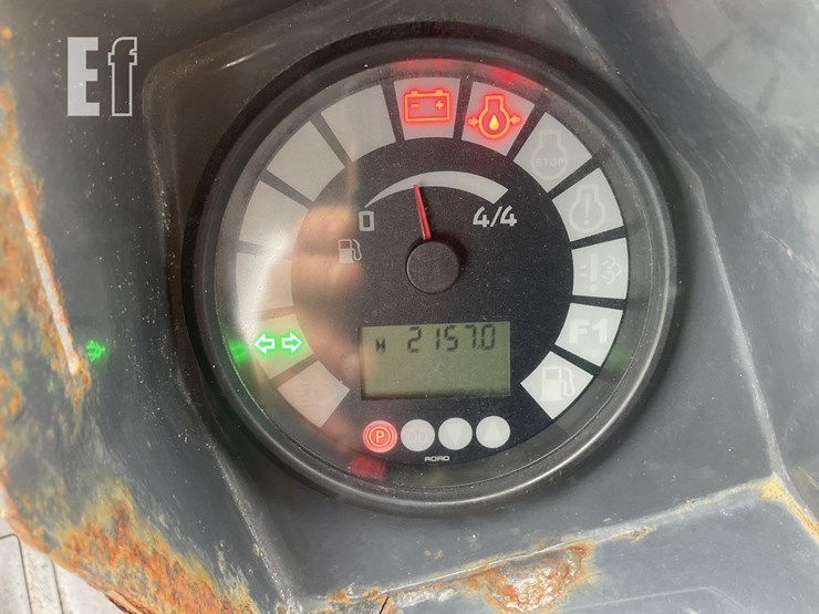2019-deere-204l-image-15