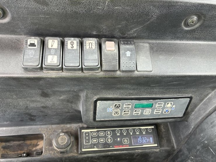 2018-takeuchi-tb2150-image-31