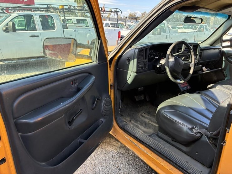 2001-chevrolet-3500-image-22