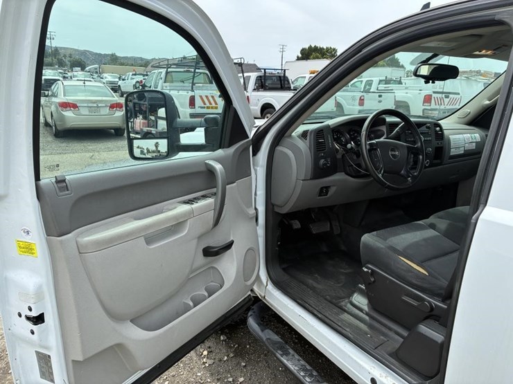 2012-gmc-2500hd-image-15