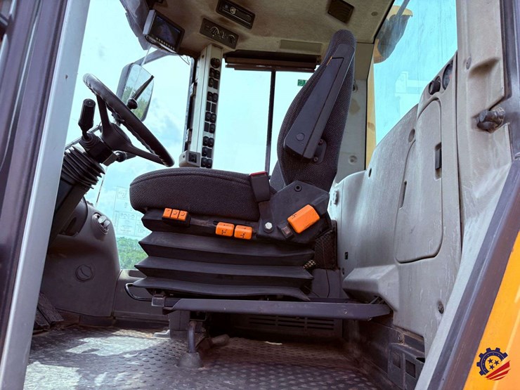 2014-volvo-l90g-image-96