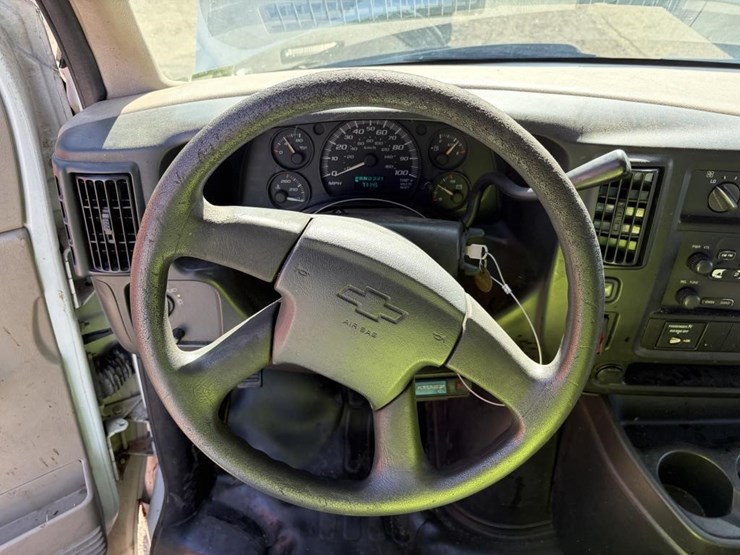 2004-chevrolet-express-2500-image-21