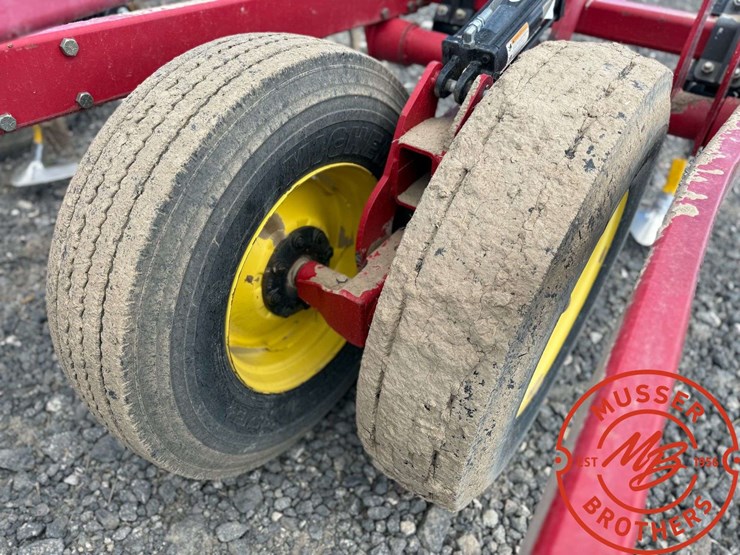 2019-sunflower-30'-chisel-plow-image-9
