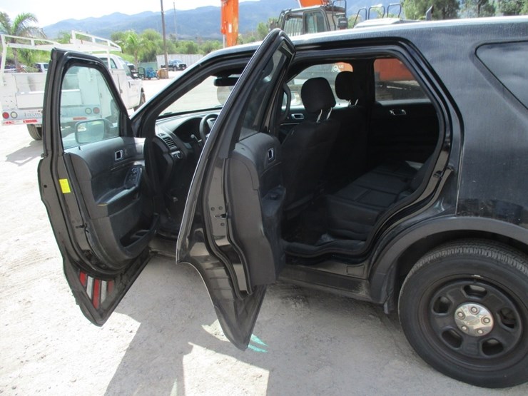 2016-ford-explorer-image-13