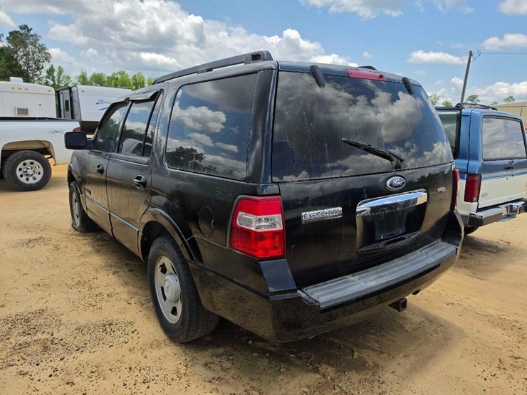 2008-ford-expedition-xlt-image-2