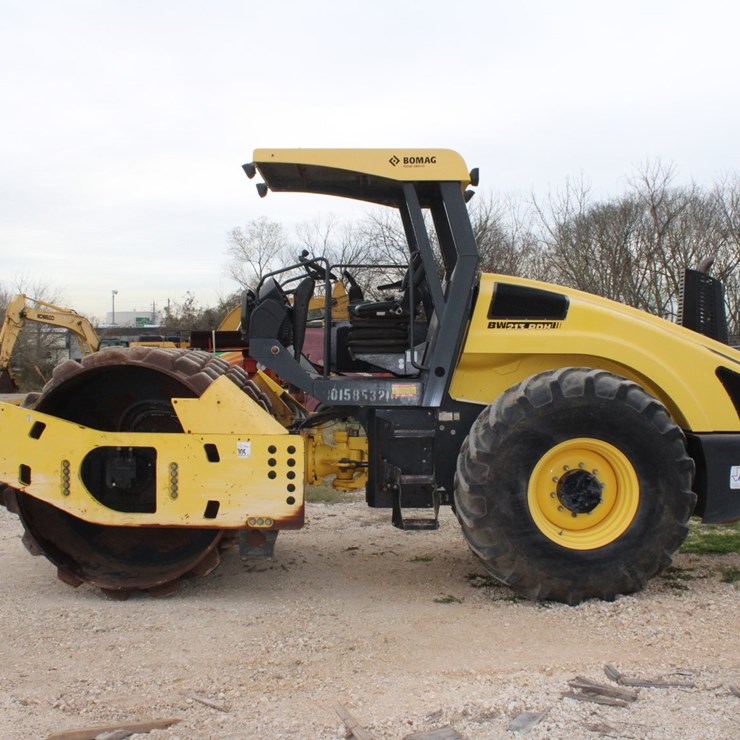 #2601 • BOMAG Single Drum Roller