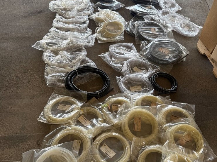 #1071-•-pallet-of-tubing-and-hoses-image-1