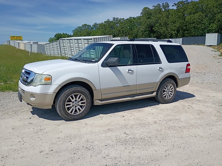 2010-ford-expedition-image-2