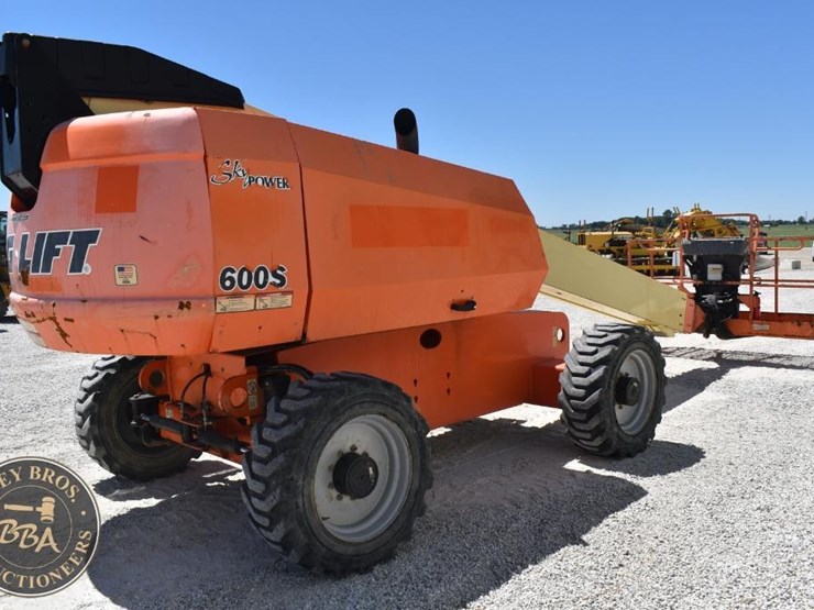 2015-jlg-600s-image-5