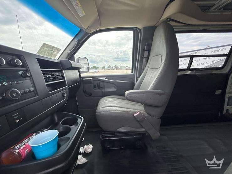 2011-chevrolet-express-2500-image-19