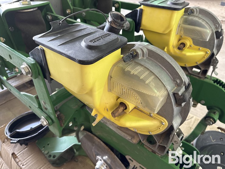 john-deere-planter-row-unit-image-18