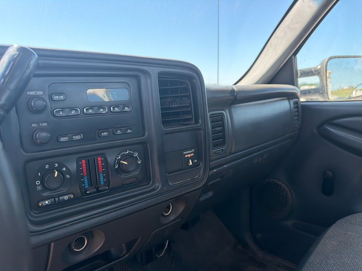 2005-chevrolet-2500hd-image-15