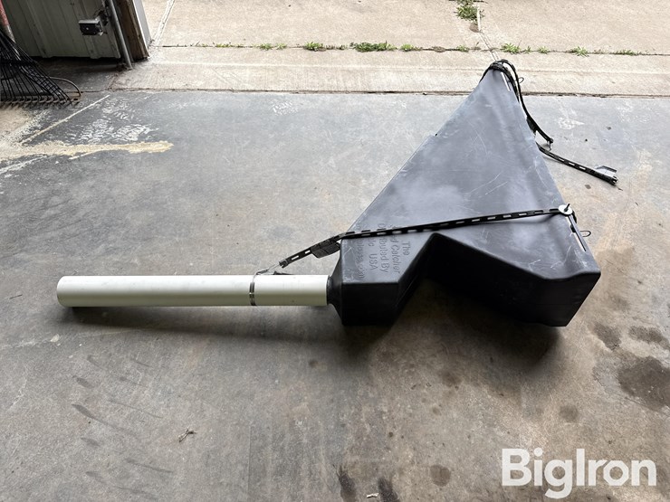talc-usa-seed-catcher-cleanout-chute-image-3