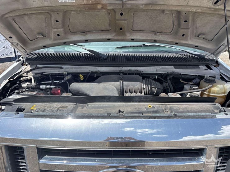 2014-ford-e-150-cargo-van-image-12