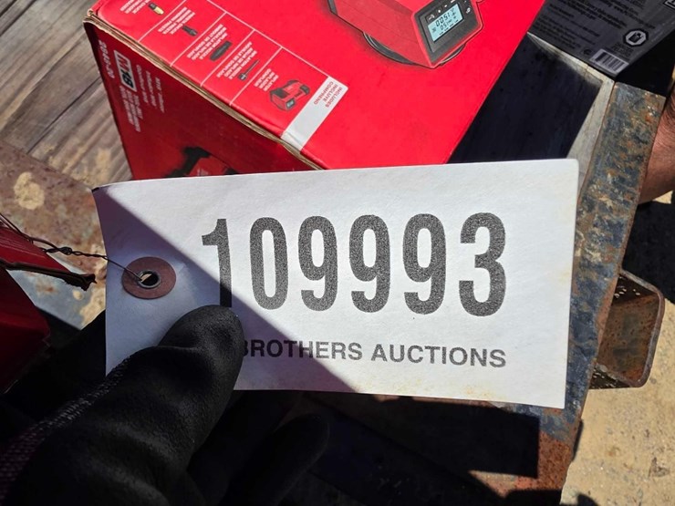 2223---(2)-milwaukee-m18-tool-sets-image-3