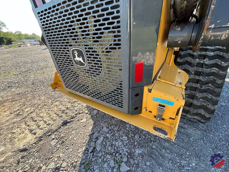 2020-deere-331g-image-35