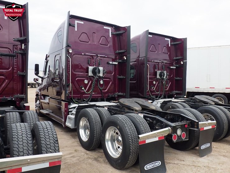 2021-freightliner-cascadia-126-image-14