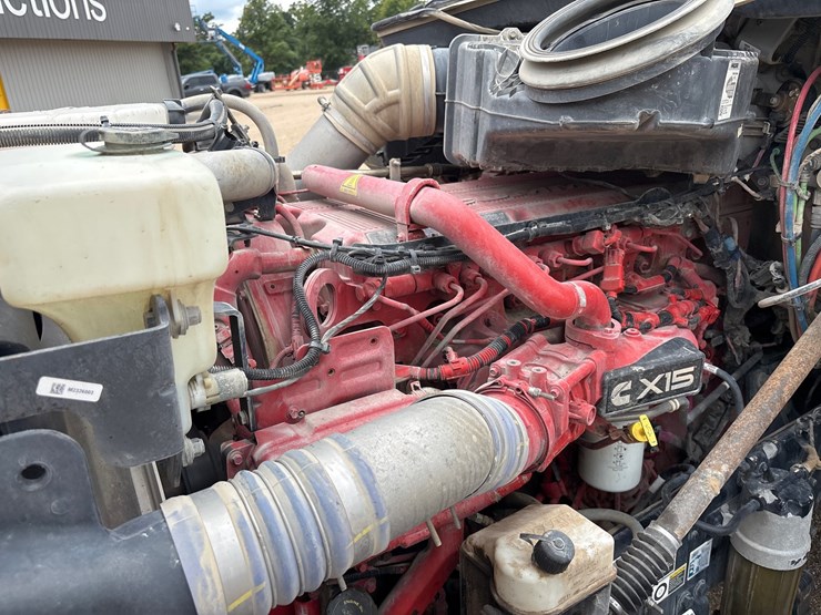 2020-peterbilt-567-image-17