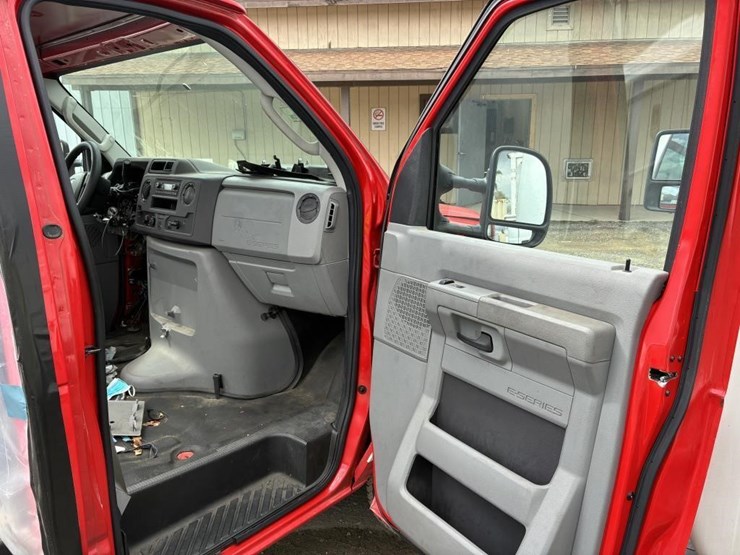 2022-ford-e350-image-9