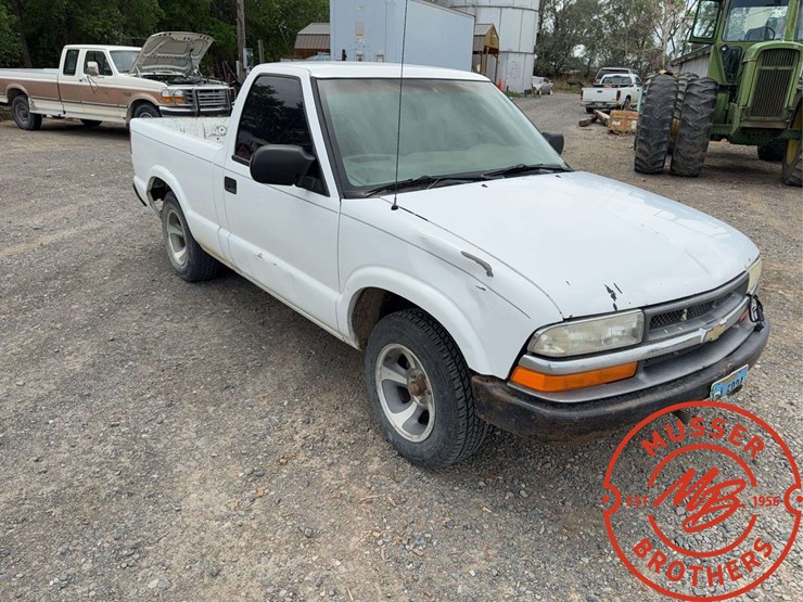 2000-chevrolet-s10-image-7