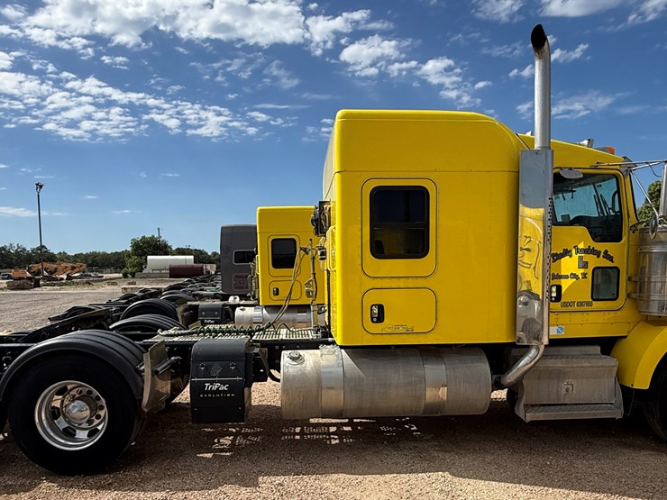 2016-kenworth-t800-image-4