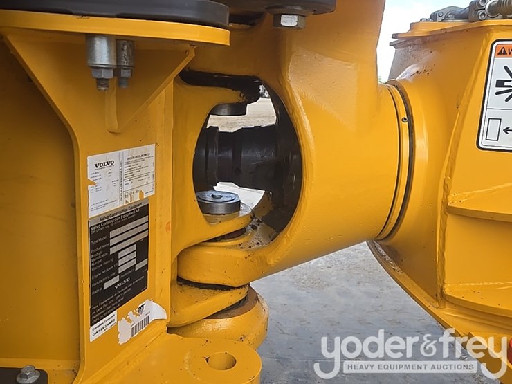 2023-volvo-a25g-image-21