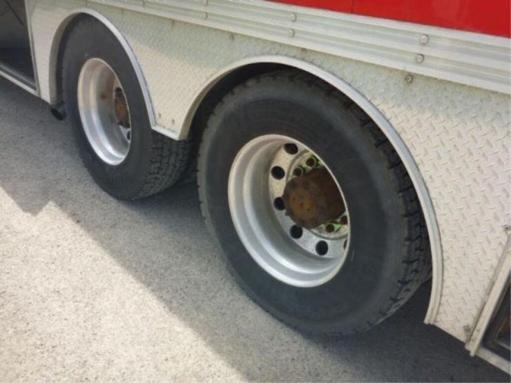 2005-gmc-t8500-image-103