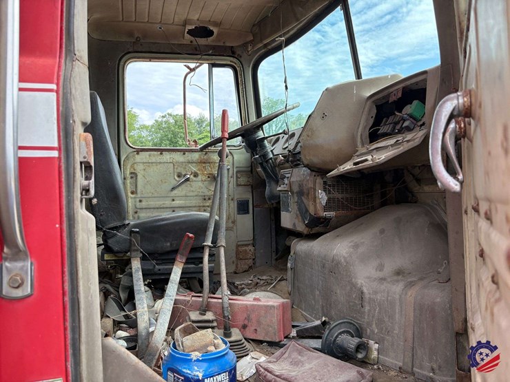 1981-mack-dm685s-image-24