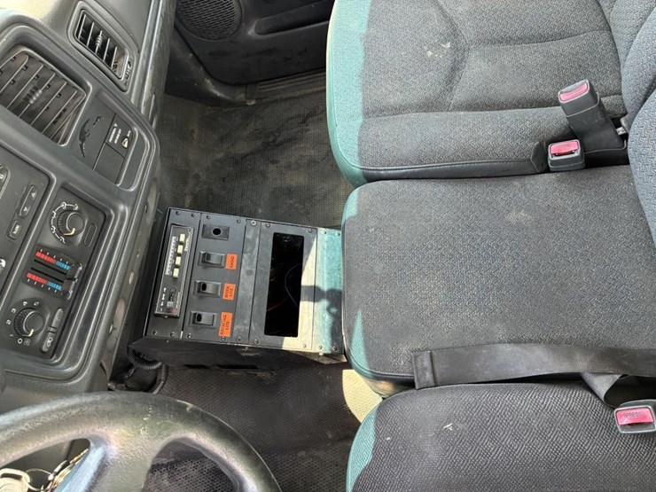 2003-chevrolet-silverado-2500-image-17