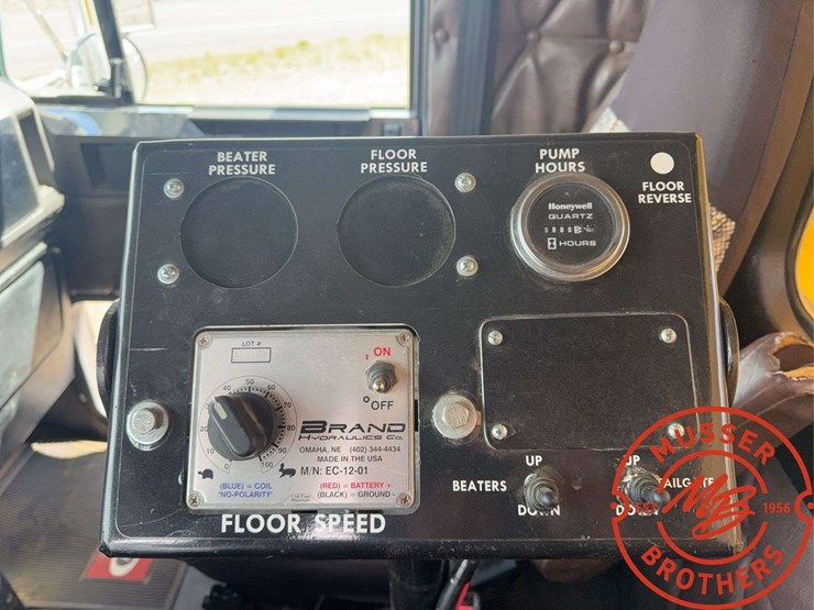 2000-freightliner-fld120-image-35