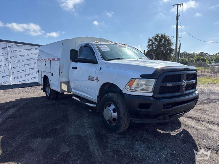 2015-dodge-3500-image-2