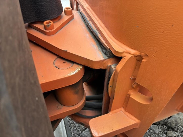 2008-jlg-1350sjp-image-27