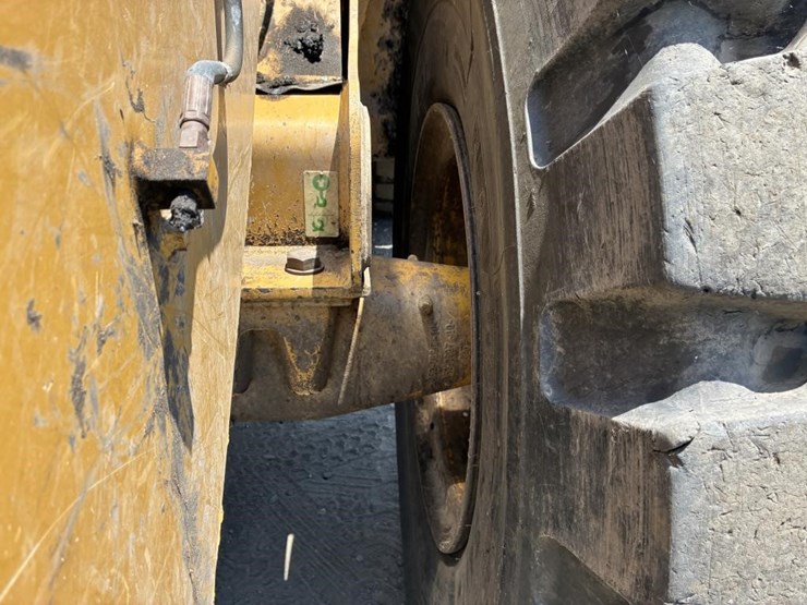 2014-caterpillar-950m-image-11