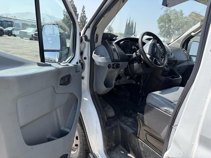 2017-ford-transit-image-14