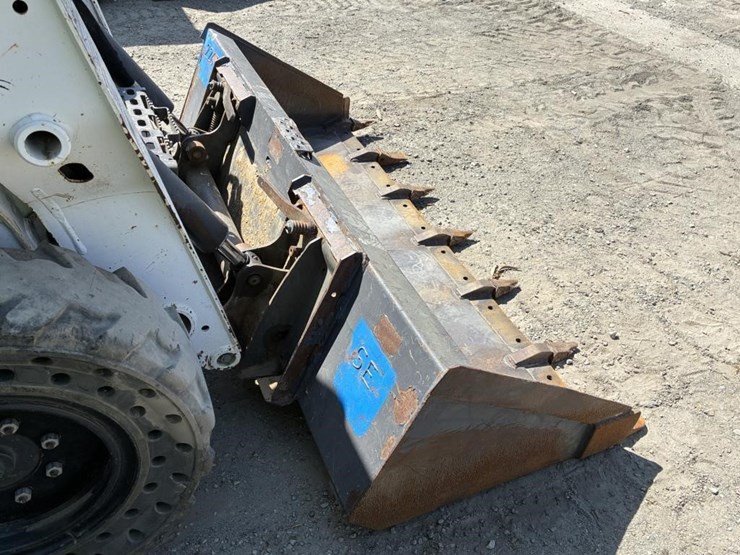 2008-bobcat-s570-image-10