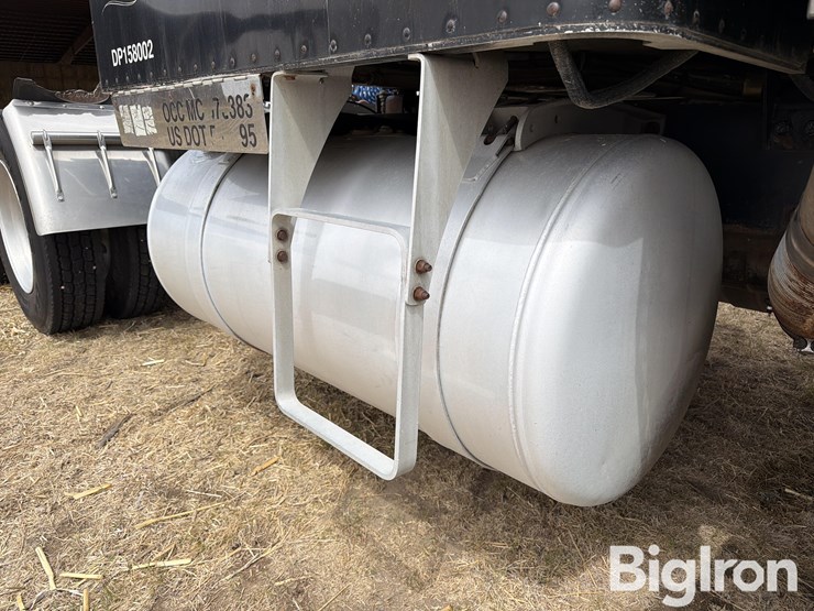 1983-peterbilt-359-image-15