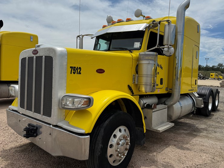2014-peterbilt-389-image-1