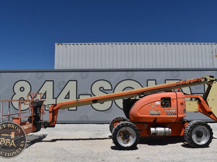 2014-jlg-600a-image-2