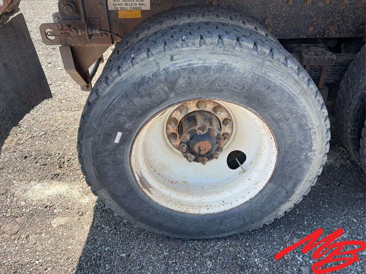 1996-peterbilt-379-image-21