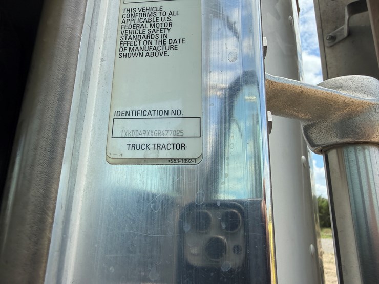 2016-kenworth-t800-image-19