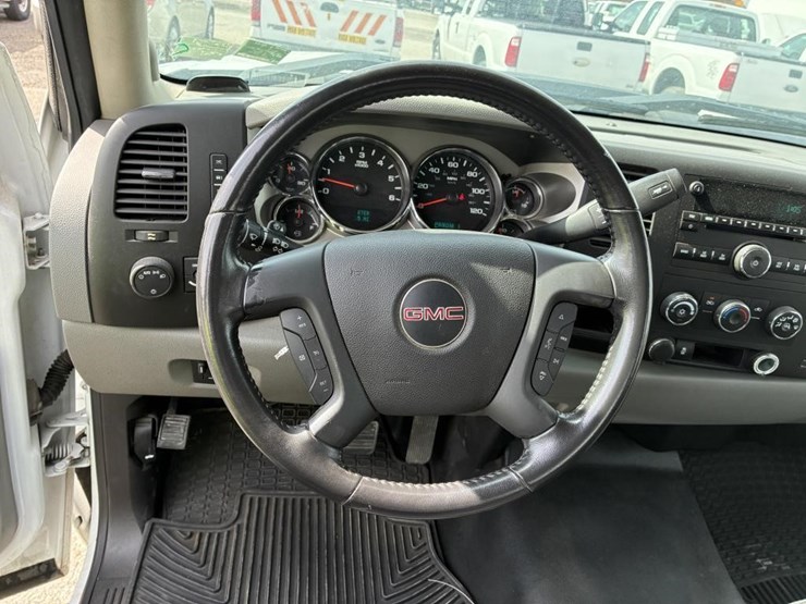 2012-gmc-2500hd-image-13