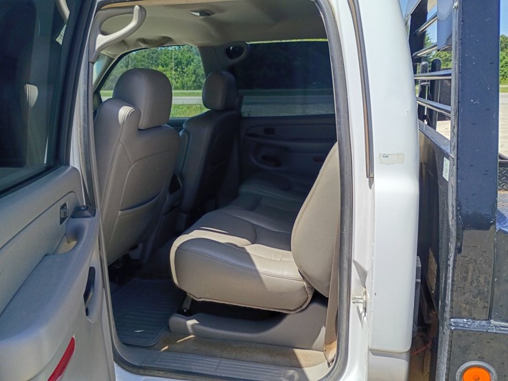2005-gmc-sierra-2500-image-58